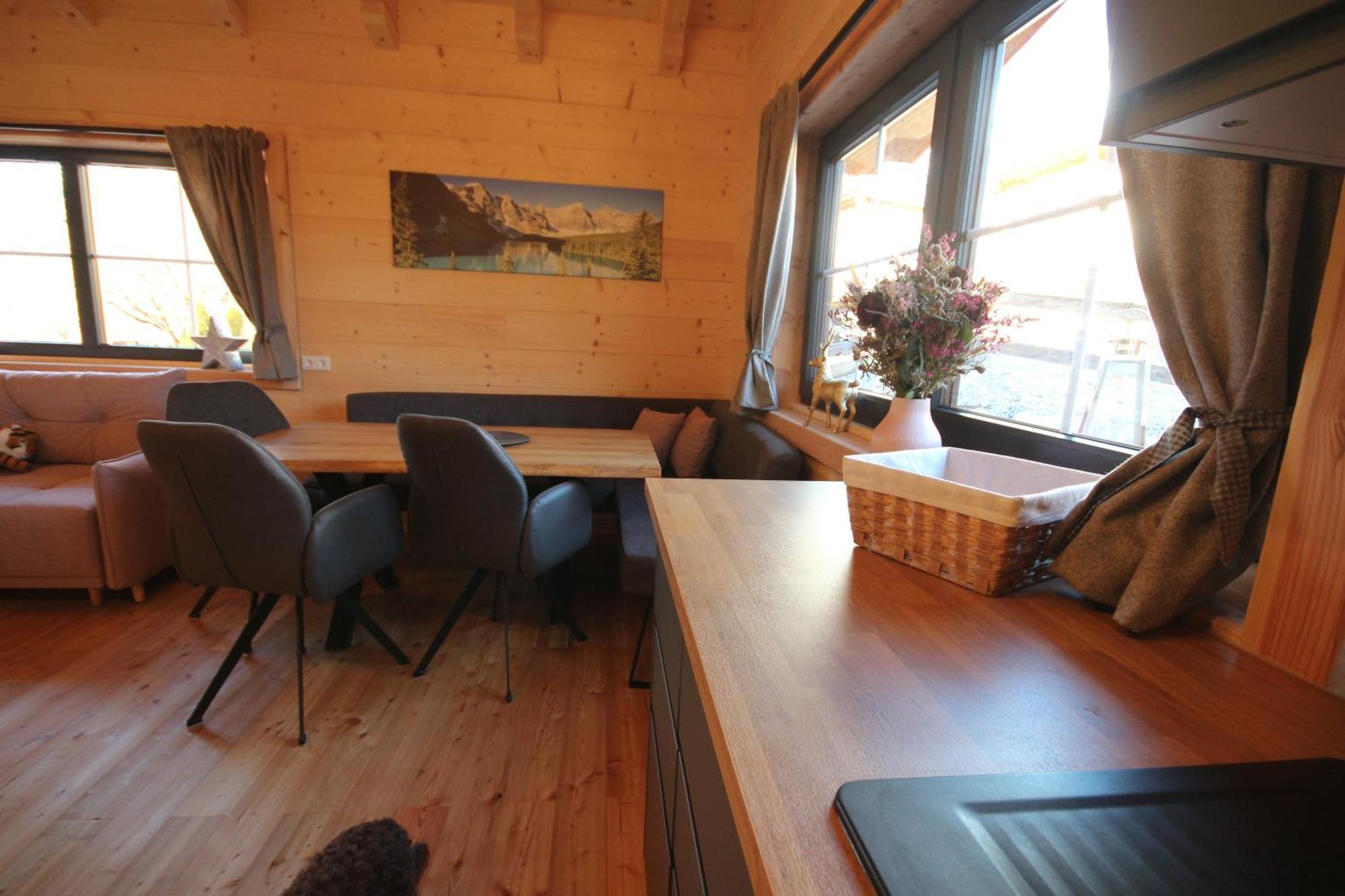 Almdorf Im Winkl - Blockhuettendorf In Groebming เกริบมิง ภายนอก รูปภาพ